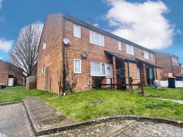 1 bed property, in Conway Close, £152,500