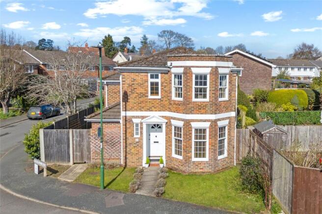 3 bed property, in Heathfield Green, £500,000