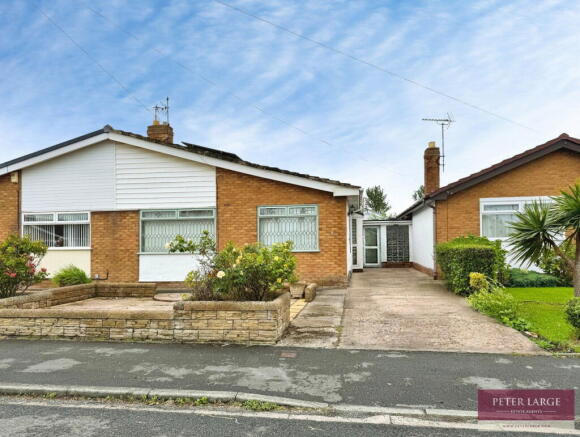 2 bed property, in 5 Spruce Avenue, £160,000