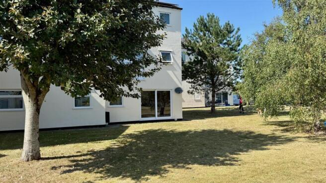 3 bed property, in Glan Gors, £93,000