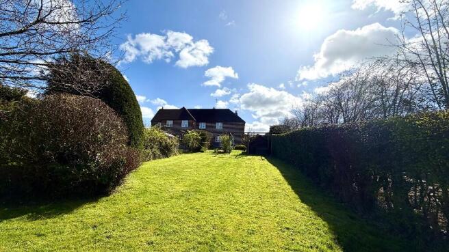 3 bed property, in Stone Quarry Road, £425,000