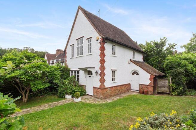 3 bed property, in Denman Drive South, £1,000,000