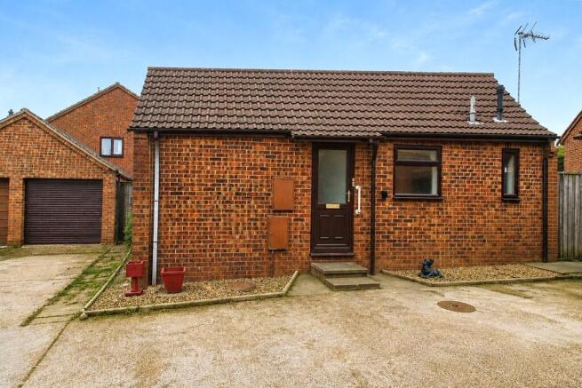 2 bed property, in Cannell Road, £190,000
