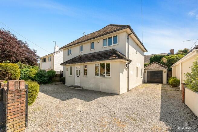 4 bed property, in St. Margarets Avenue, £900,000