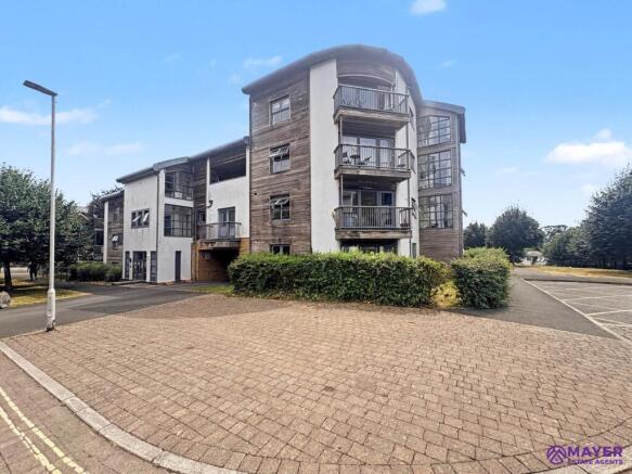 2 bed property, in Endeavour Court, £160,000