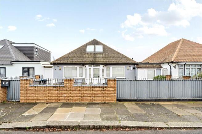 4 bed property, in Woodcock Dell Avenue, £700,000