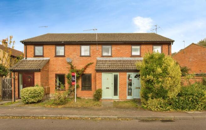 2 bed property, in Prince William Way, £275,000