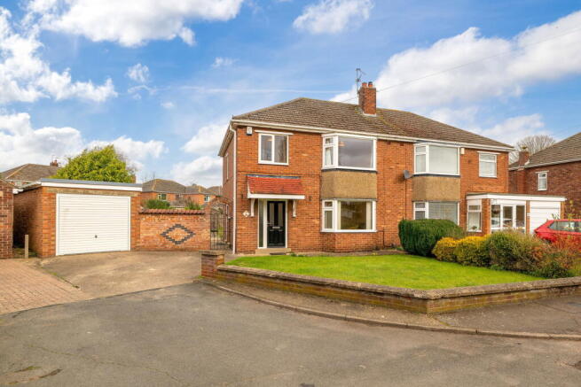 3 bed property, in Scarle Close, £280,000