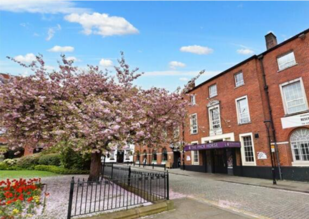 1 bed property, in 113., £5,000