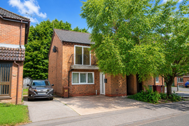1 bed property, in The Fairways, £75,000