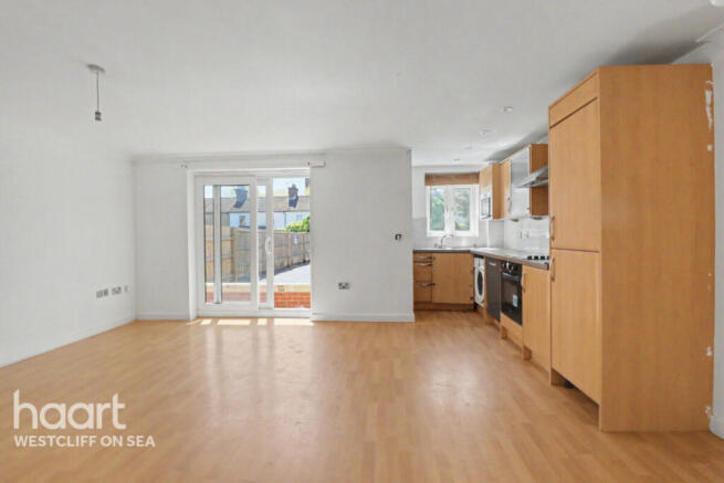 2 bed property, in Guildford Road, £180,000