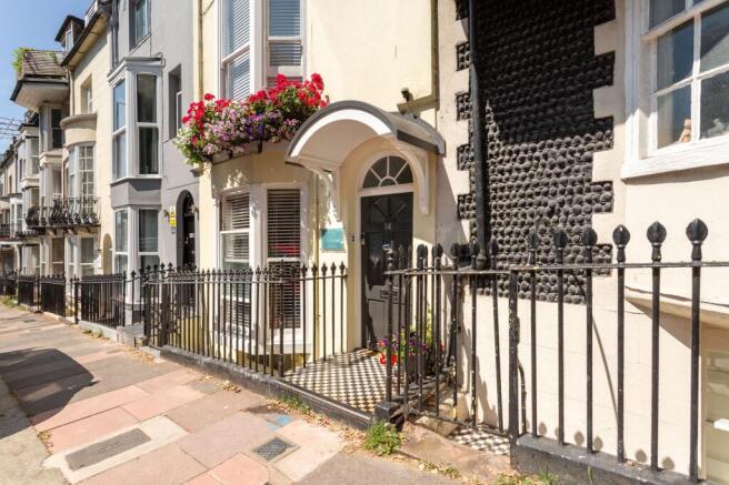 8 bed property, in Upper Rock Gardens, £900,000