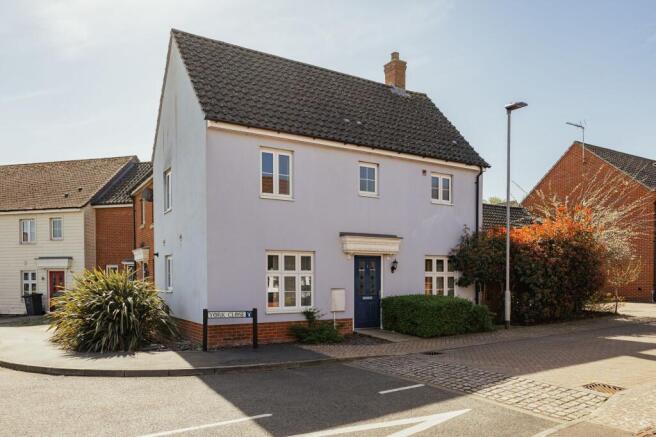 3 bed property, in Carbrooke, £210,000