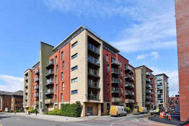 2 bed property, in Shire House, £160,000