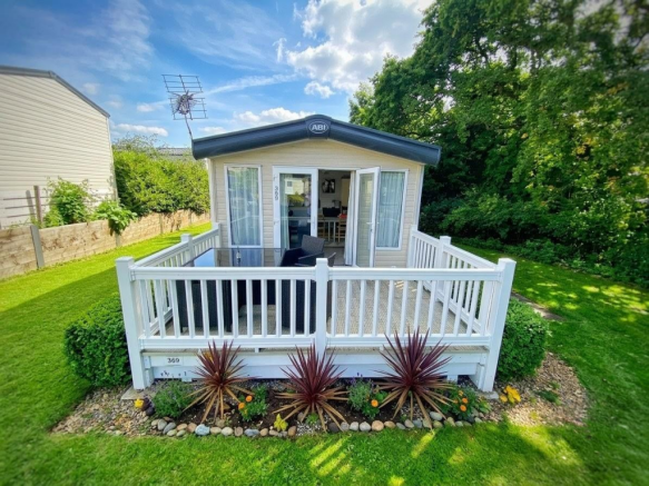3 bed property, in Shorefield Road, £27,250