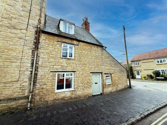 2 bed property, in Weston Road, £275,000