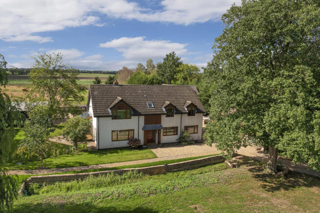 5 bed property, in The Green, £700,000