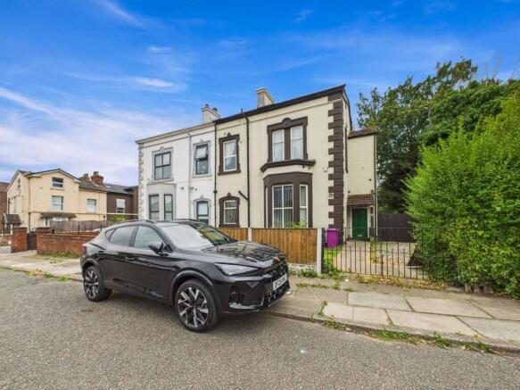 5 bed property, in Rawcliffe Road, £260,000