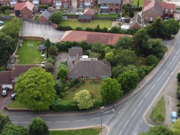 4 bed property, in The Green, £400,000