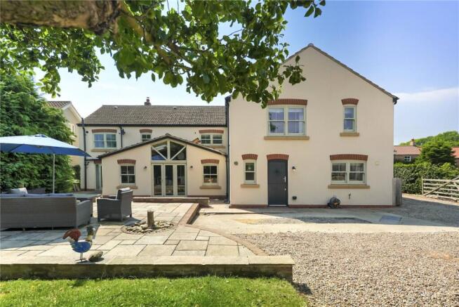5 bed property, in Main Street, £960,000