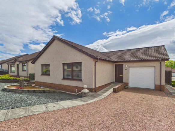 3 bed property, in 20 Honeyberry Drive, £234,500