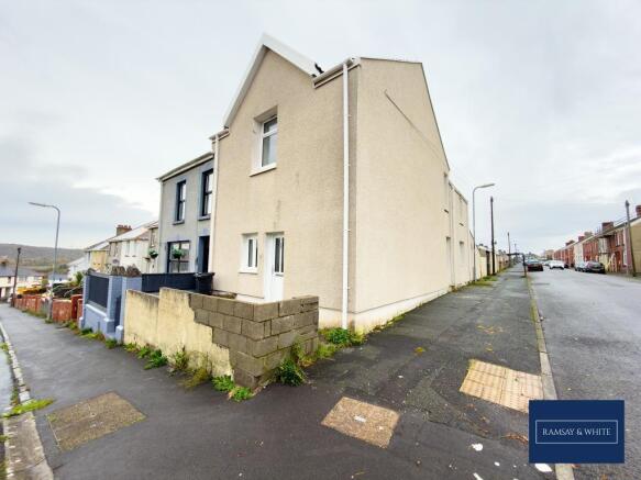 2 bed property, in Brynhyfryd Rd, £180,000