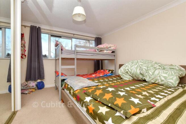 2 bed property, in Homefield Park, £270,000