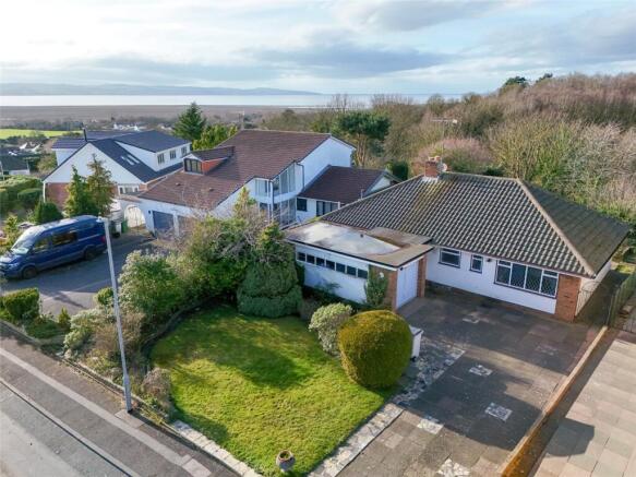 2 bed property, in Dalesway, £460,000