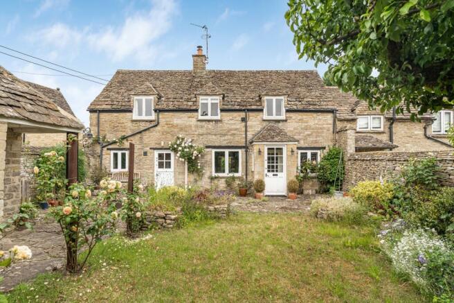 2 bed property, in Kent End, £375,000