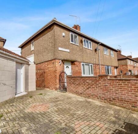 3 bed property, in Graham Avenue, £170,000