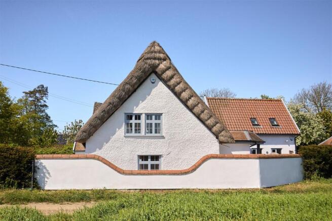 3 bed property, in Heath Road, £550,000