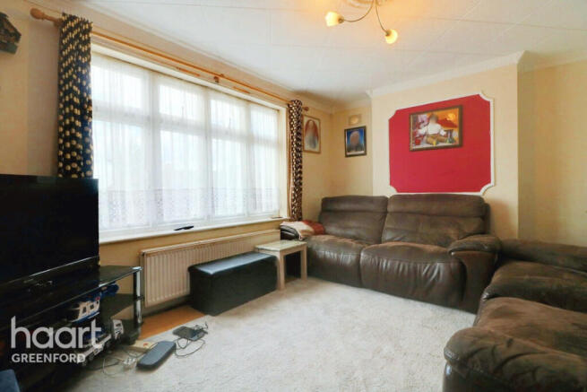 2 bed property, in Ruislip Road, £300,000