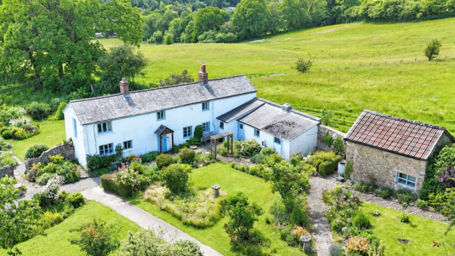 3 bed property, in Dursley Cross, £750,000