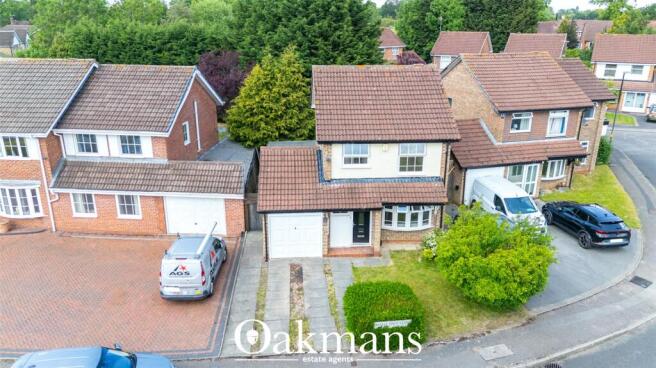 3 bed property, in Hall Dale Close, £375,000