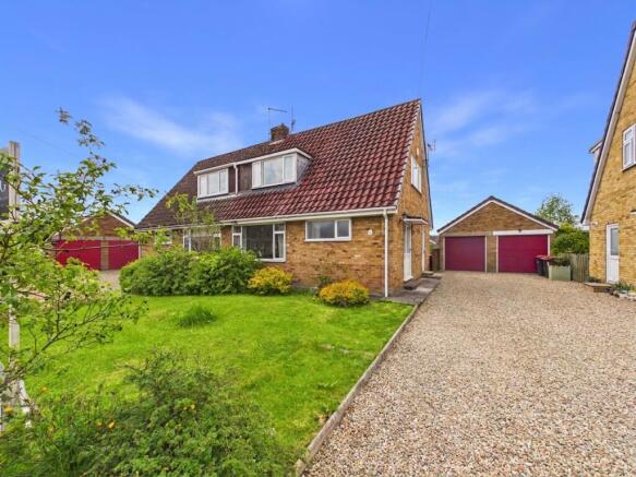 3 bed property, in 13 The Rise Thornton-Le-Dale Pickering YO18 7TG, £260,000