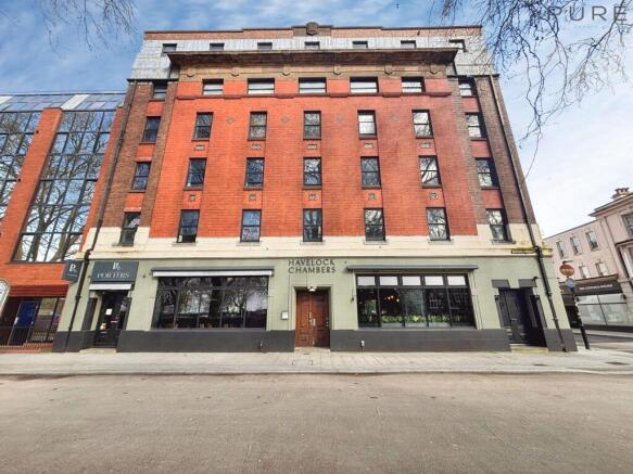 1 bed property, in Queens Terrace, £90,000