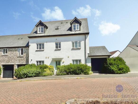 4 bed property, in Flax Meadow Lane, £359,950