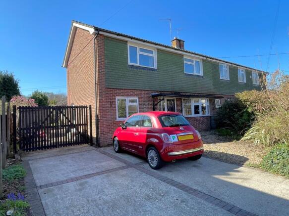 3 bed property, in Pooks Green, £385,000