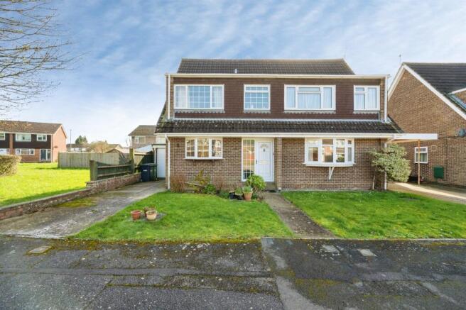 3 bed property, in Salmon Drive, £350,000