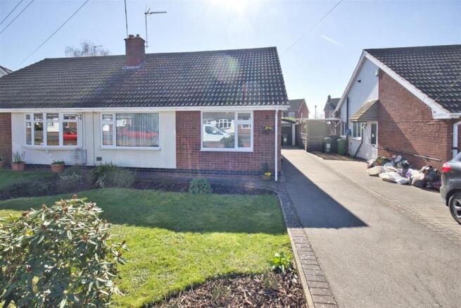 3 bed property, in Castle Close, £240,000