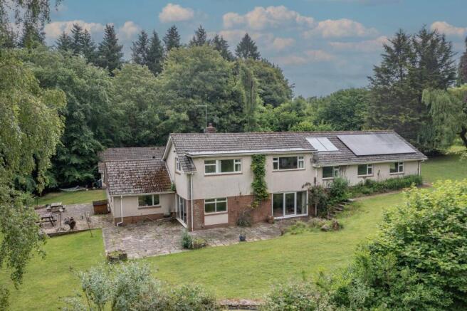 5 bed property, in The Narth, £800,000