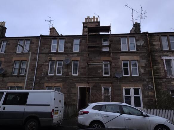 2 bed property, in Ballantine Place, £70,000