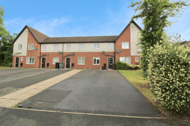 3 bed property, in Holliars Grove, £240,000
