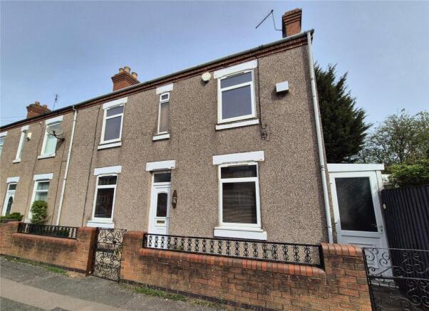 2 bed property, in Jacker's Road, £250,000