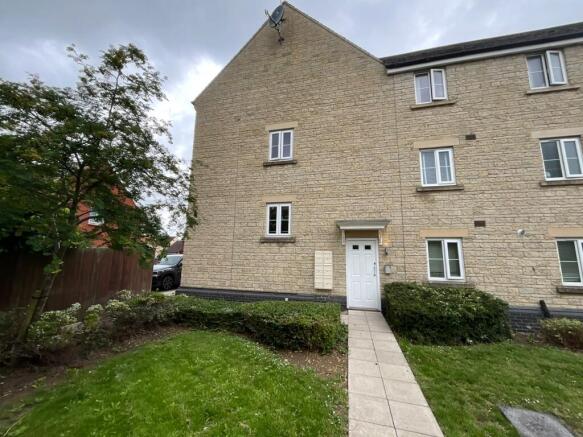 2 bed property, in 80 Deneb Drive, £100,000