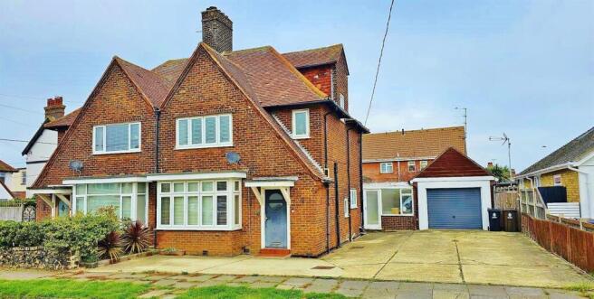 4 bed property, in Southview Drive, £425,000