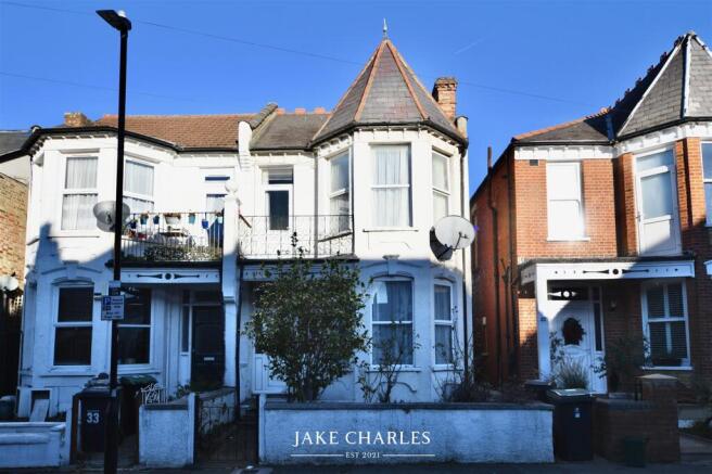 4 bed property, in Sylvan Avenue, £675,000