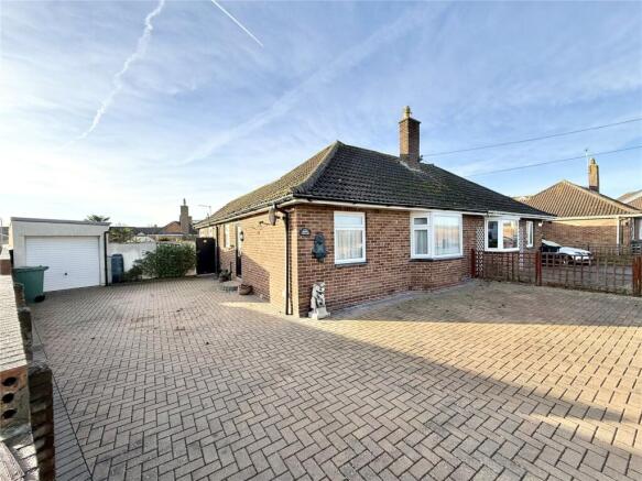 2 bed property, in Steart Drive, £299,950
