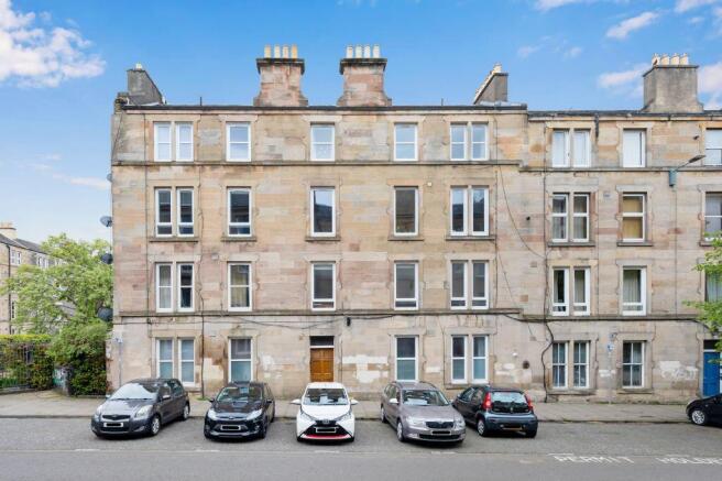 2 bed property, in 75/6 Albert Street, £190,000