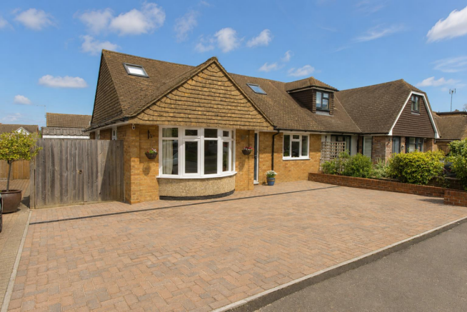 4 bed property, in St. Lawrence Way, £600,000